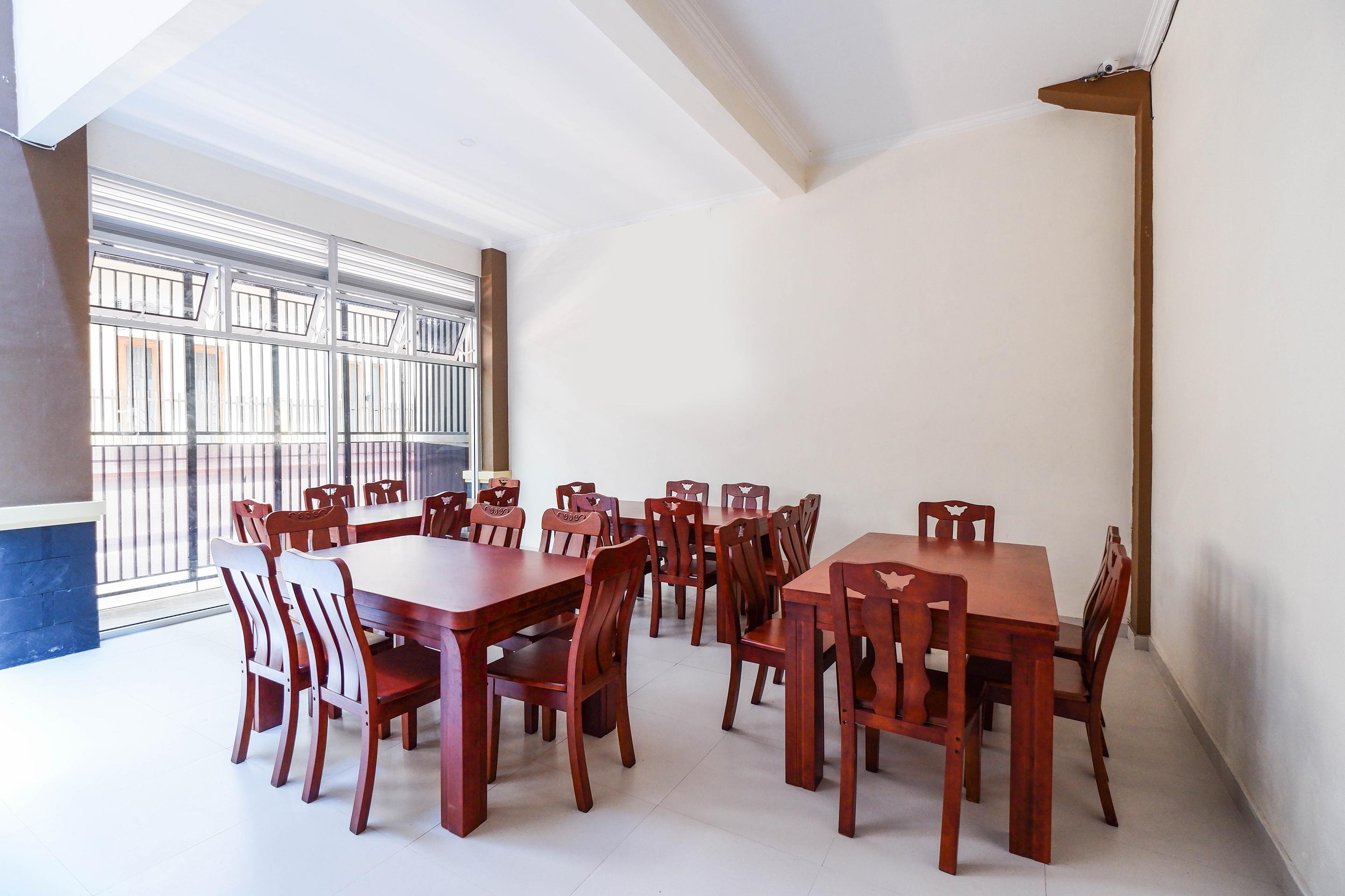 Отель Super Oyo 1506 Shabrina 2 Syariah Surakarta  Экстерьер фото