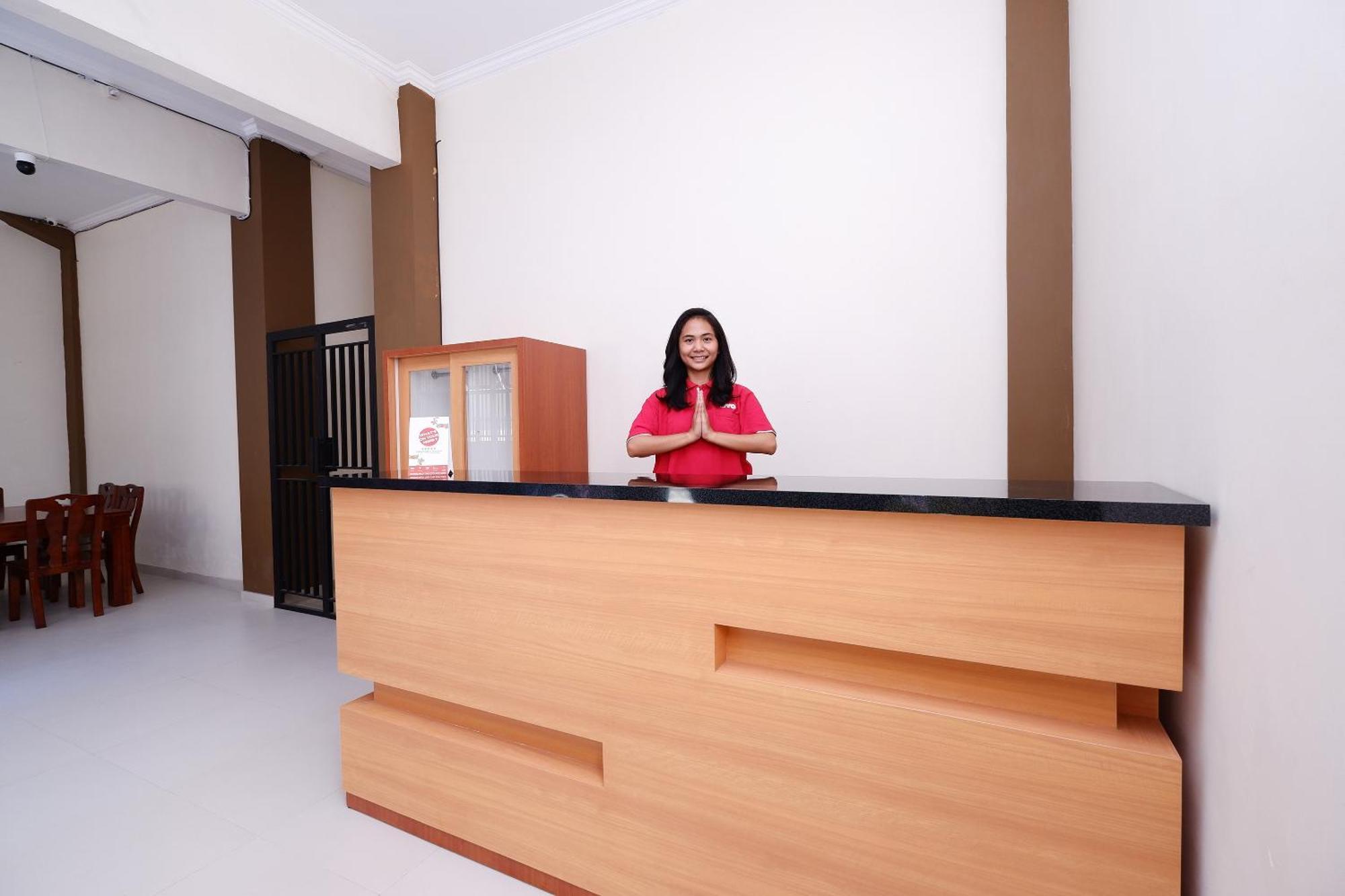 Отель Super Oyo 1506 Shabrina 2 Syariah Surakarta  Экстерьер фото