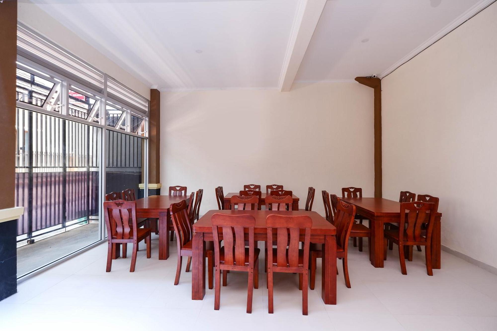 Отель Super Oyo 1506 Shabrina 2 Syariah Surakarta  Экстерьер фото