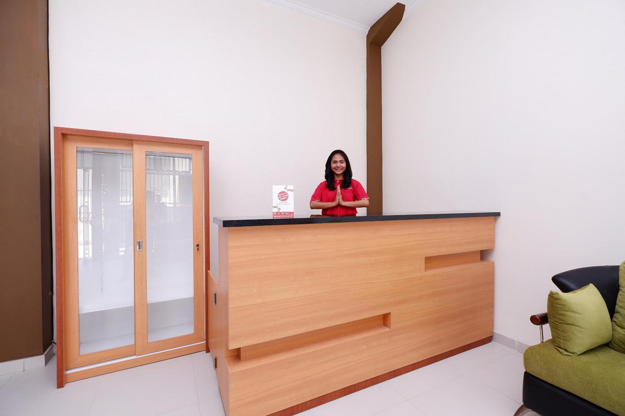 Отель Super Oyo 1506 Shabrina 2 Syariah Surakarta  Экстерьер фото